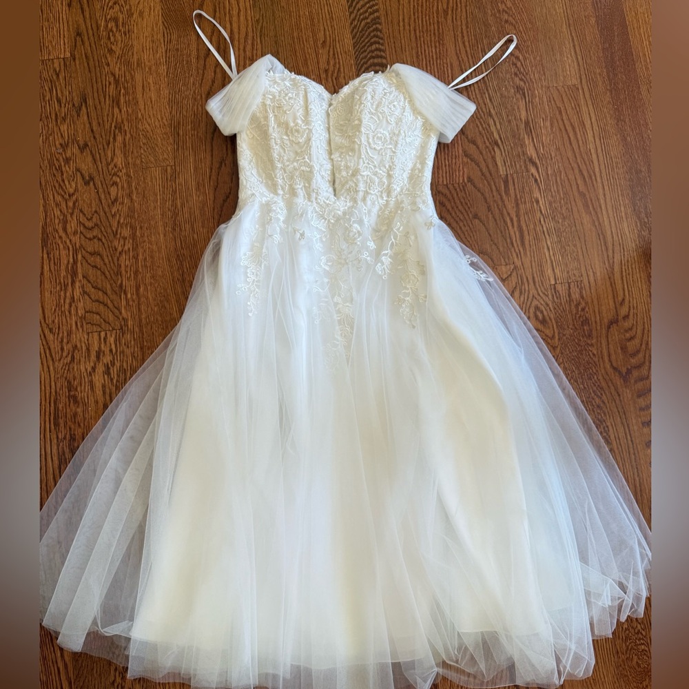 White Sweetheart Cap Sleeve Wedding Gown Vintage